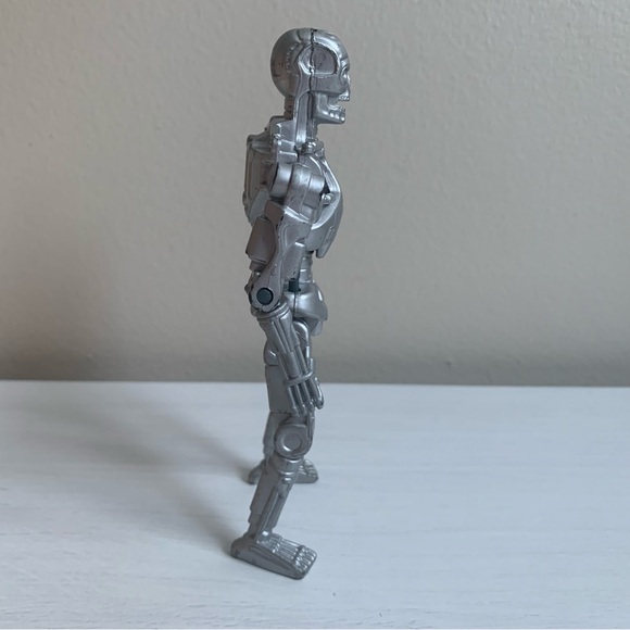 Vintage 1991 Techno-Punch T-800 Figure Terminator 2 Carolco Kenner - Picture 6 of 9